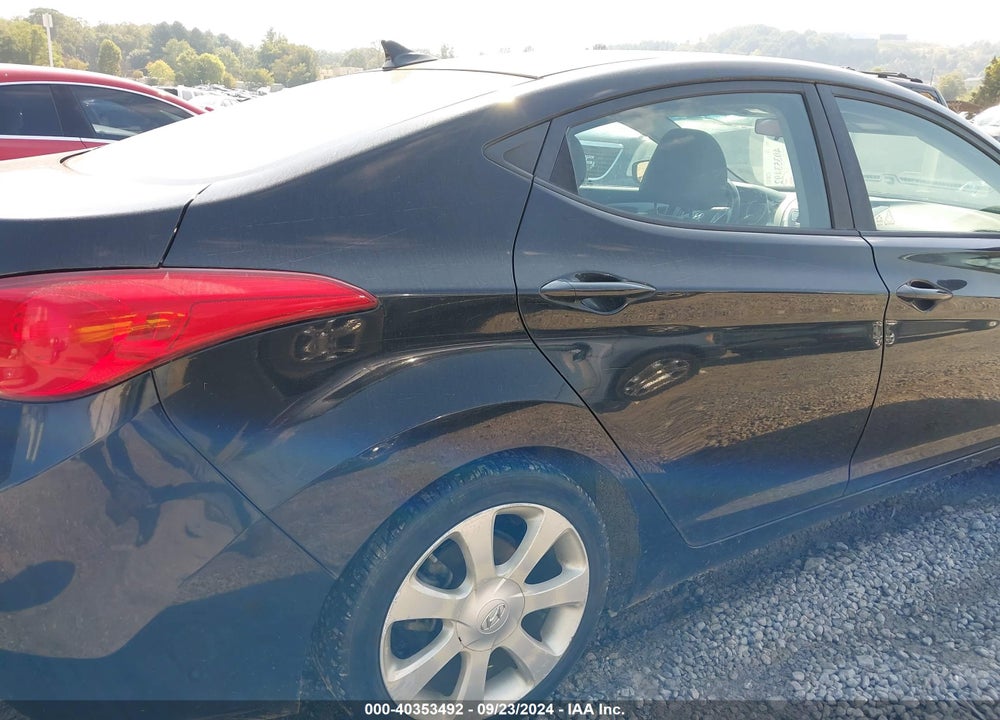 2011 HYUNDAI ELANTRA LIMITED VIN: 5NPDH4AE4BH021211