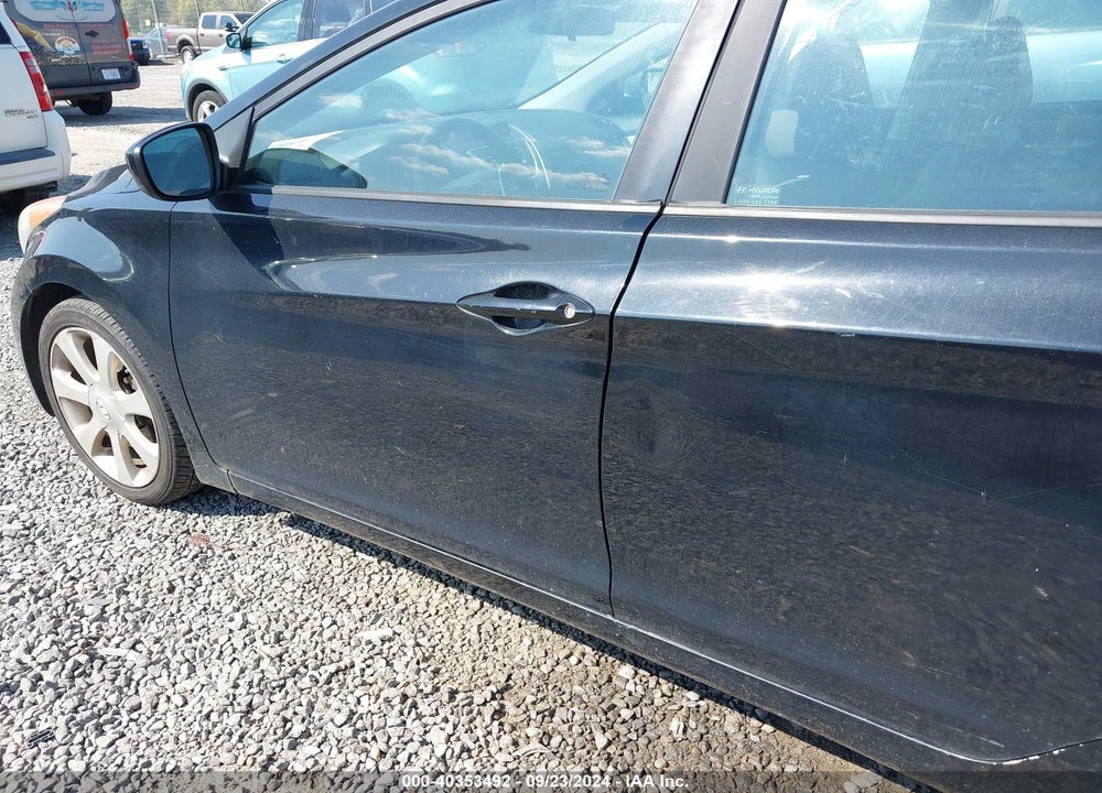 2011 HYUNDAI ELANTRA LIMITED VIN: 5NPDH4AE4BH021211