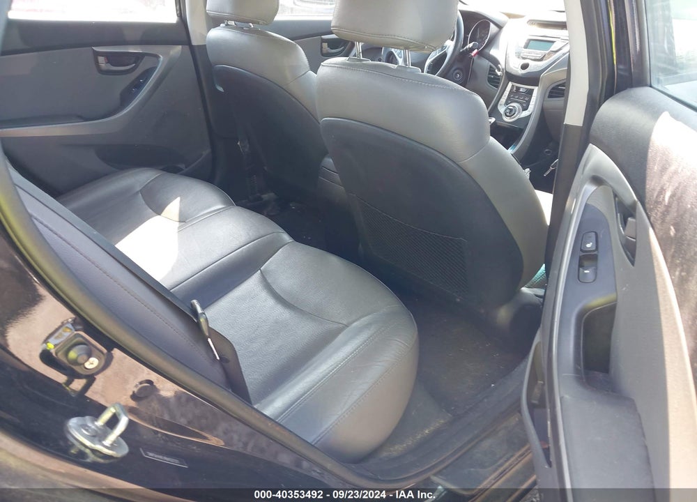 2011 HYUNDAI ELANTRA LIMITED VIN: 5NPDH4AE4BH021211