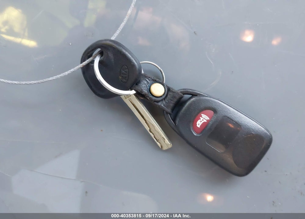2012 KIA SORENTO LX V6 VIN: 5XYKTDA23CG289204