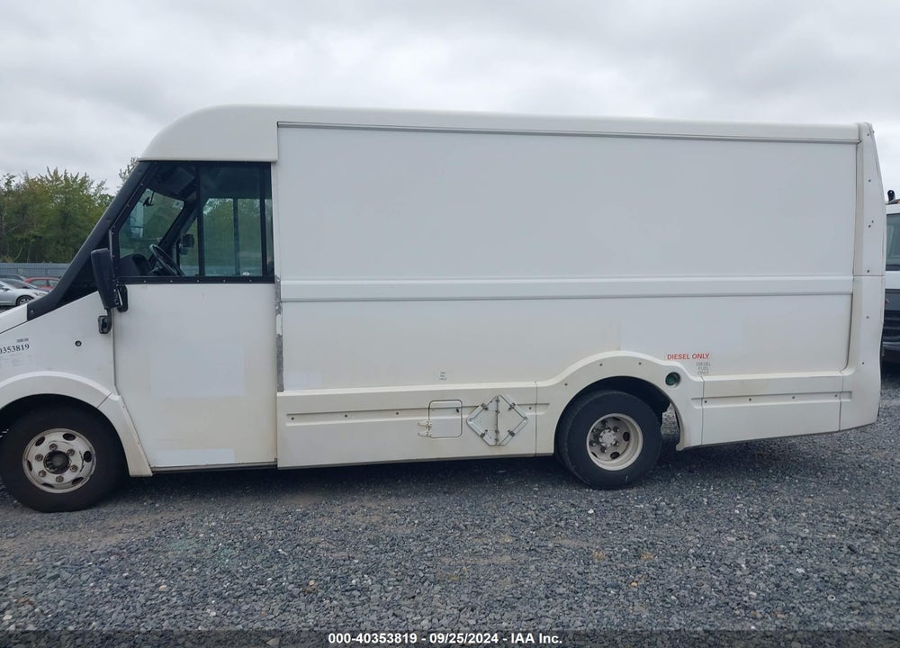 2013 ISUZU COMMERCIAL VAN VIN: JALB4T174D7W01210