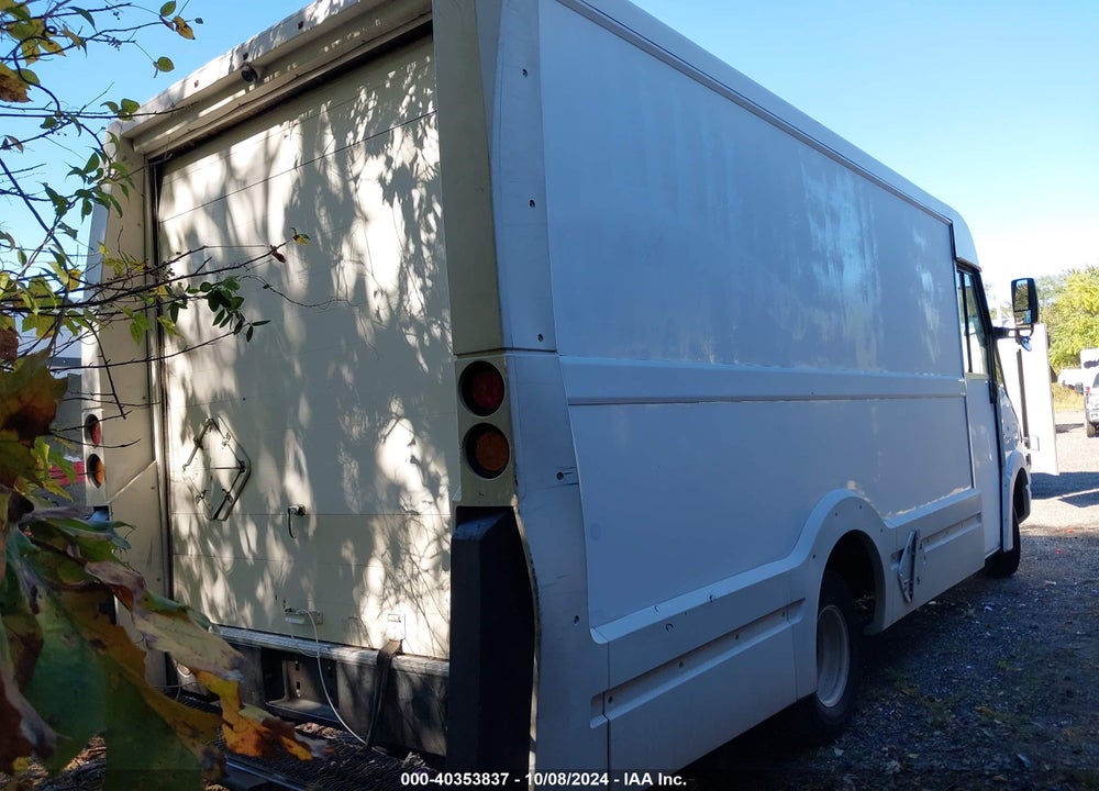 2014 ISUZU COMMERCIAL VAN VIN: JALB4T178E7W00207
