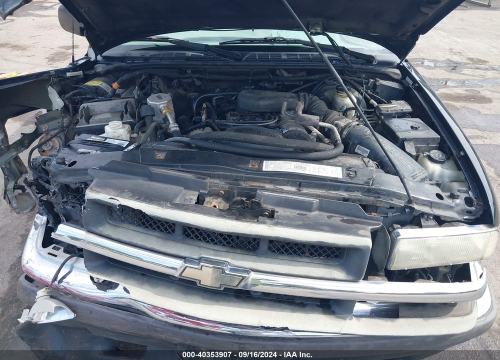 2001 CHEVROLET BLAZER LS VIN: 1GNDT13W212189097