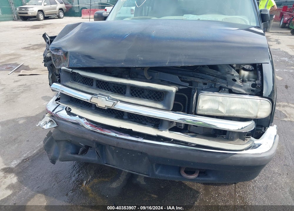 2001 CHEVROLET BLAZER LS VIN: 1GNDT13W212189097