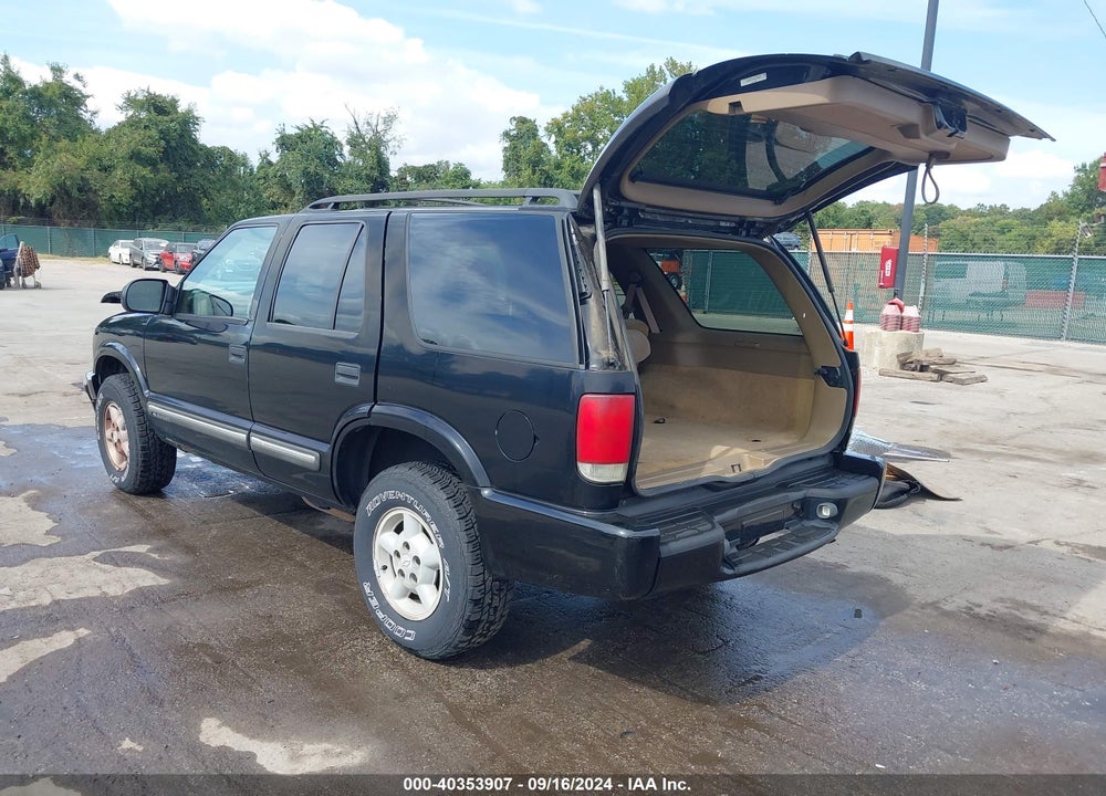 2001 CHEVROLET BLAZER LS VIN: 1GNDT13W212189097