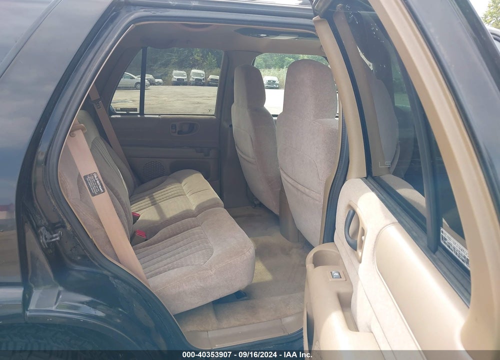 2001 CHEVROLET BLAZER LS VIN: 1GNDT13W212189097