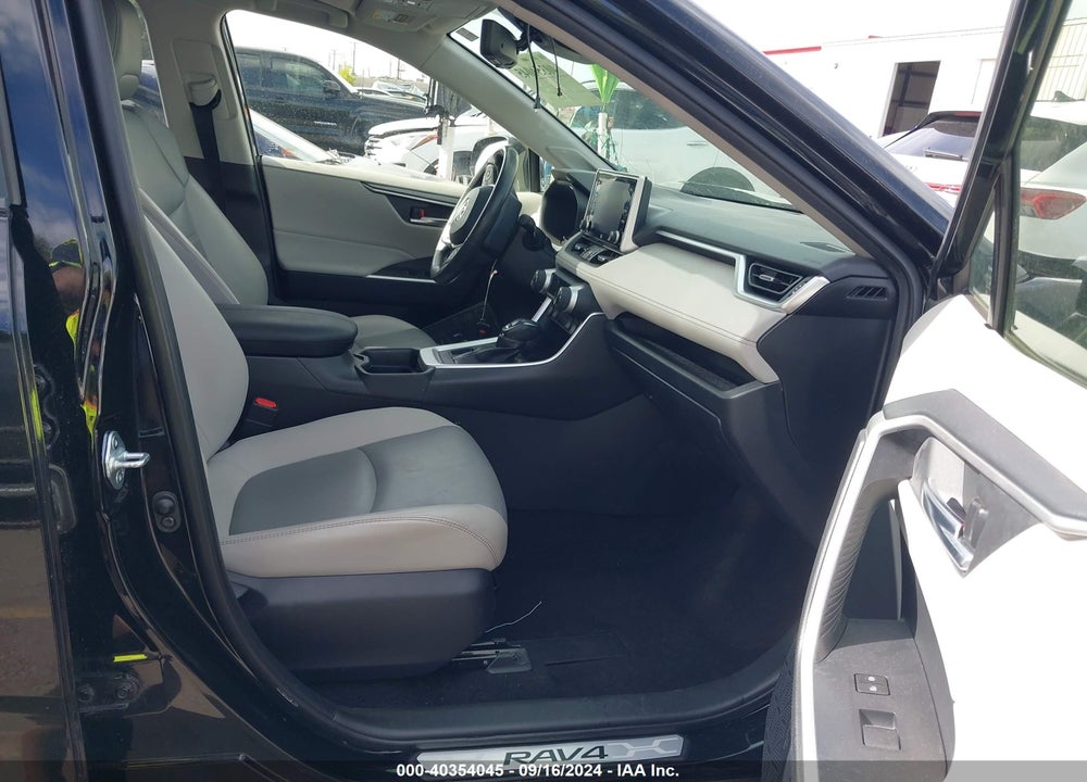 2020 TOYOTA RAV4 XLE PREMIUM VIN: JTMA1RFV0LJ027951