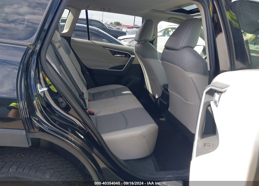 2020 TOYOTA RAV4 XLE PREMIUM VIN: JTMA1RFV0LJ027951