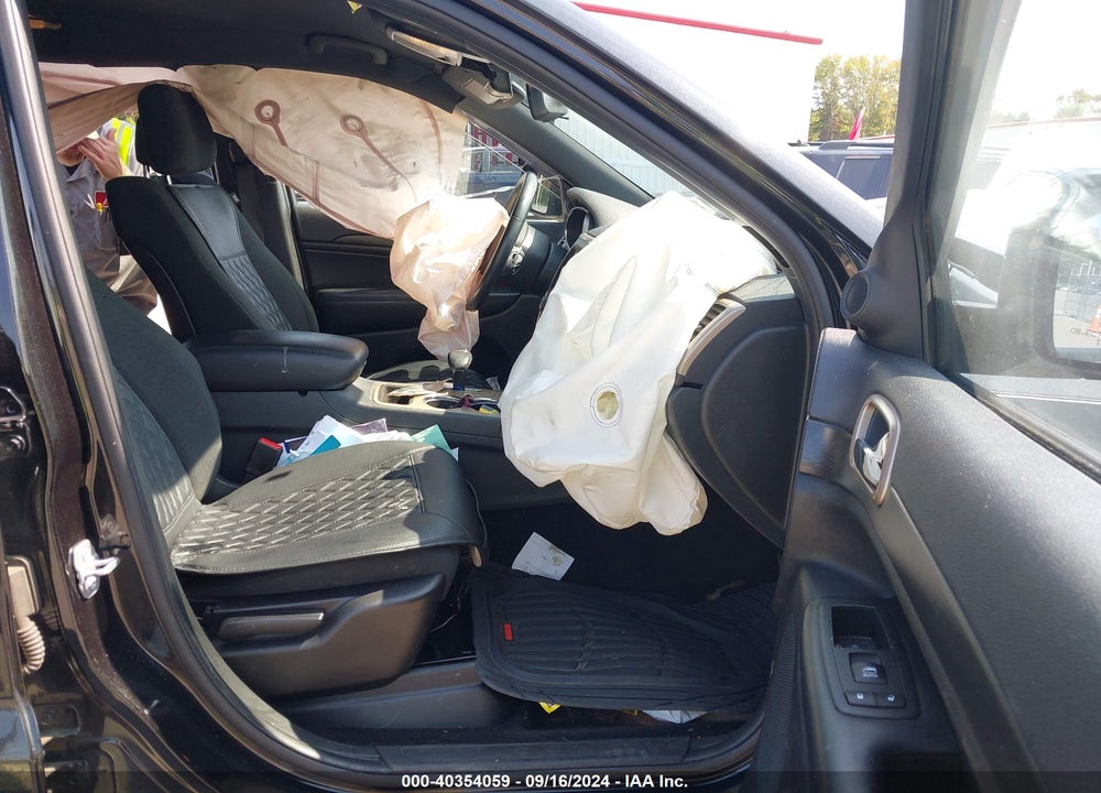 2015 JEEP GRAND CHEROKEE LAREDO VIN: 1C4RJFAG1FC660638