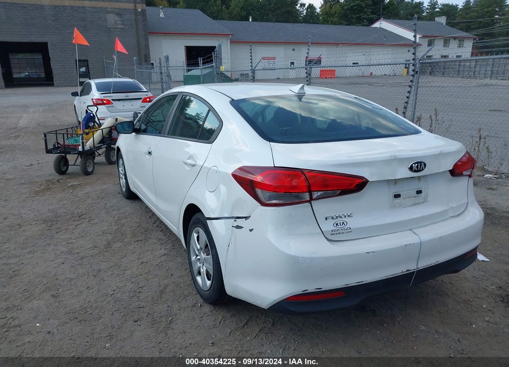2018 KIA FORTE LX VIN: 3KPFL4A72JE230331