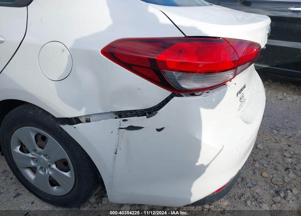2018 KIA FORTE LX VIN: 3KPFL4A72JE230331