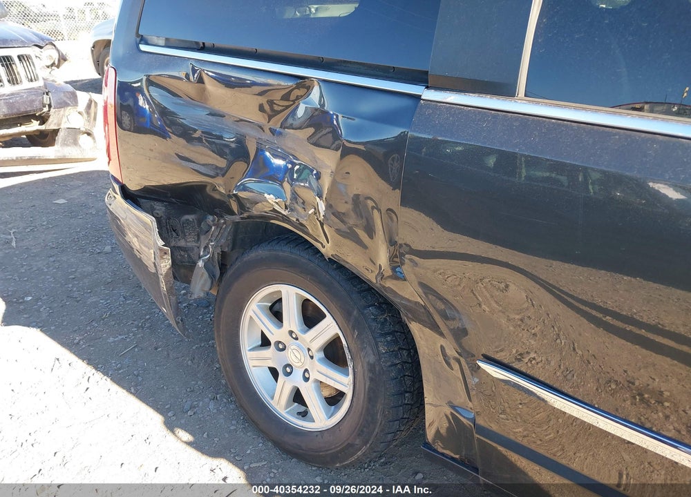 2011 CHRYSLER TOWN & COUNTRY TOURING VIN: 2A4RR5DG7BR623605