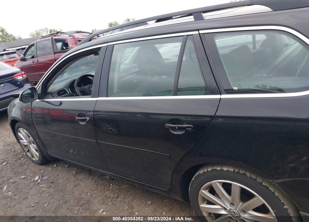 2014 VOLKSWAGEN JETTA SPORTWAGEN 2.5L SE VIN: 3VWPP7AJ4EM605165
