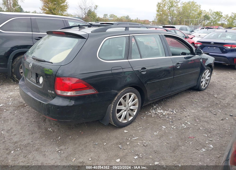 2014 VOLKSWAGEN JETTA SPORTWAGEN 2.5L SE VIN: 3VWPP7AJ4EM605165