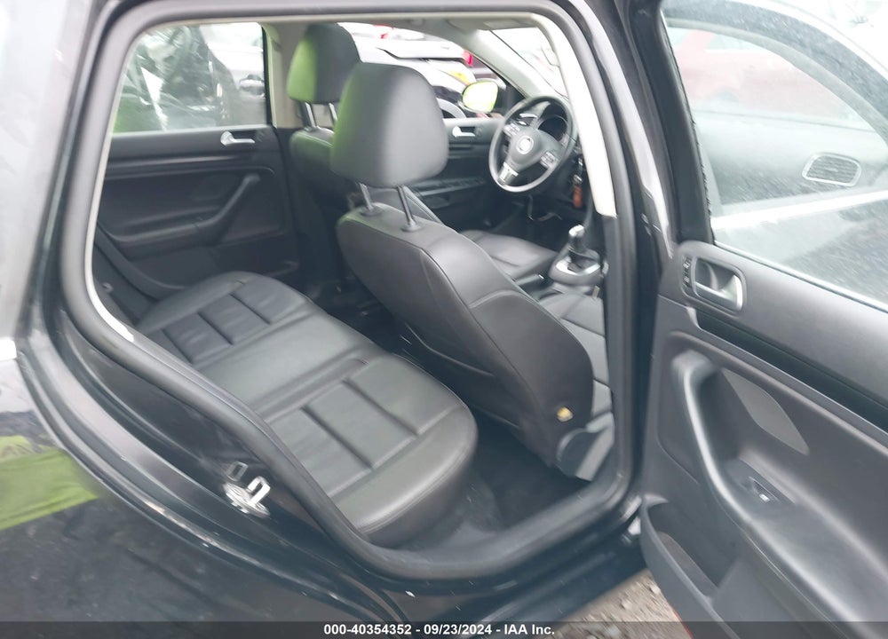 2014 VOLKSWAGEN JETTA SPORTWAGEN 2.5L SE VIN: 3VWPP7AJ4EM605165