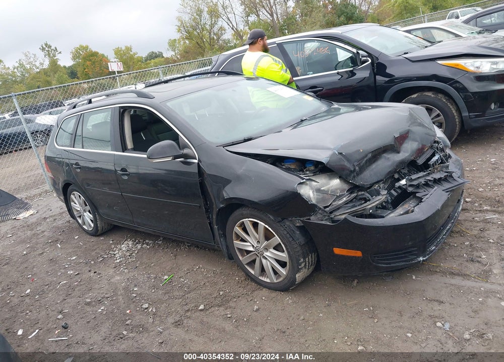 2014 VOLKSWAGEN JETTA SPORTWAGEN 2.5L SE VIN: 3VWPP7AJ4EM605165