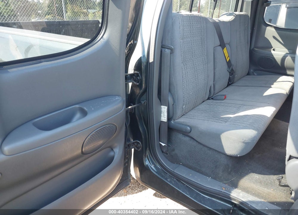 2006 TOYOTA TUNDRA SR5 V8 VIN: 5TBBT44166S477282