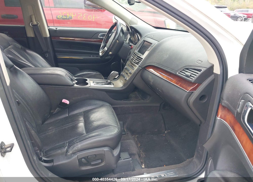 2010 LINCOLN MKT VIN: 2LMHJ5FR1ABJ04743