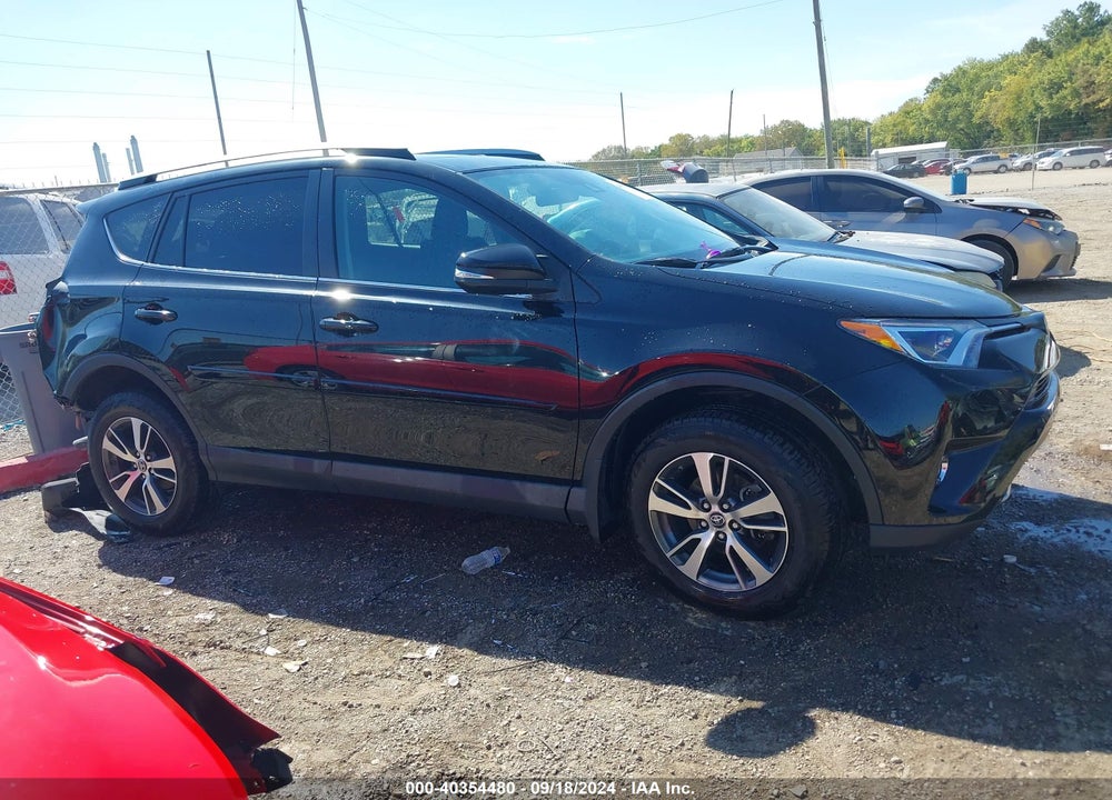 2017 TOYOTA RAV4 XLE VIN: 2T3RFREV9HW628287