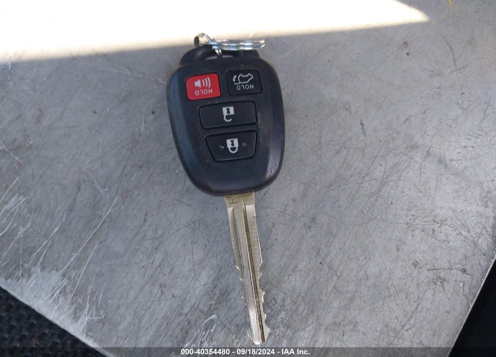 2017 TOYOTA RAV4 XLE VIN: 2T3RFREV9HW628287