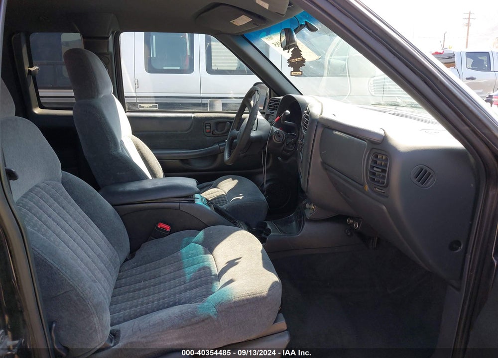 2000 CHEVROLET S-10 LS VIN: 1GCCS19W1Y8174550