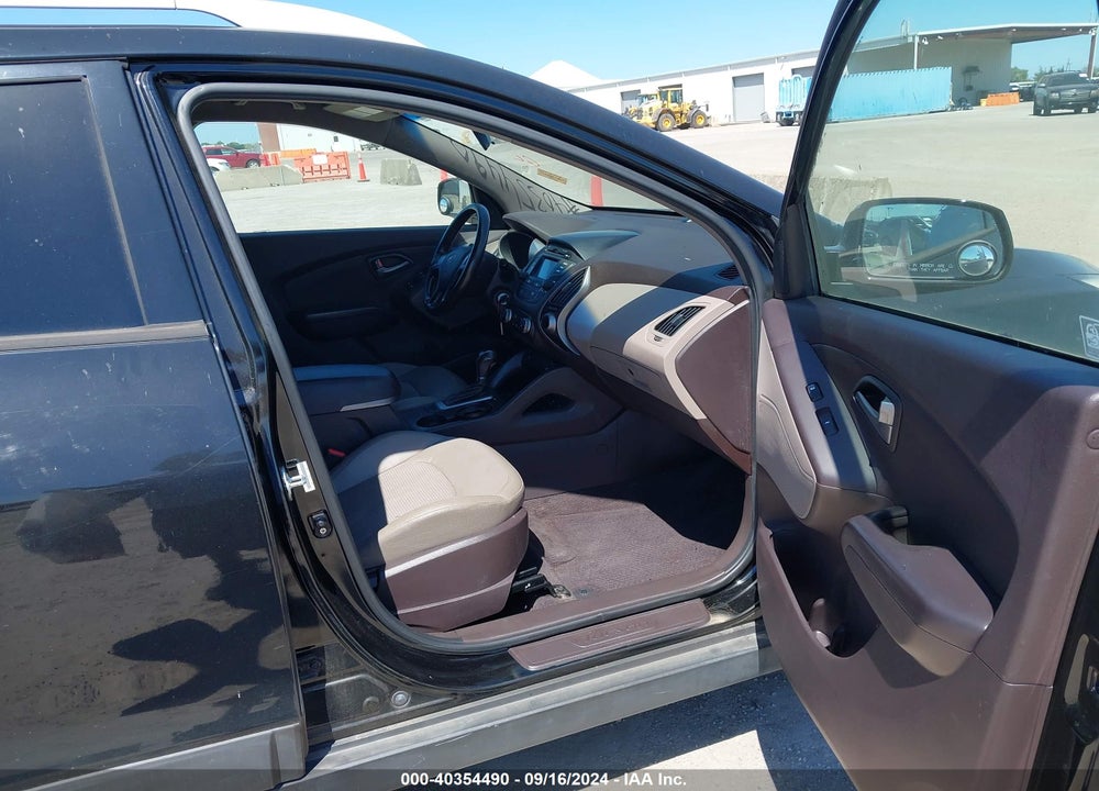 2015 HYUNDAI TUCSON SE VIN: KM8JU3AG9FU040810