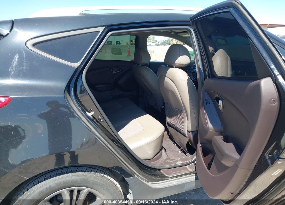 2015 HYUNDAI TUCSON SE VIN: KM8JU3AG9FU040810