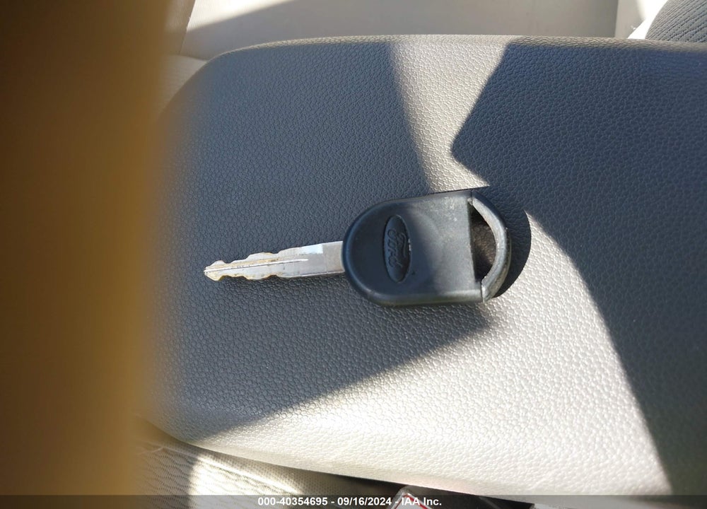 2008 FORD FOCUS S VIN: 1FAHP34N98W134025