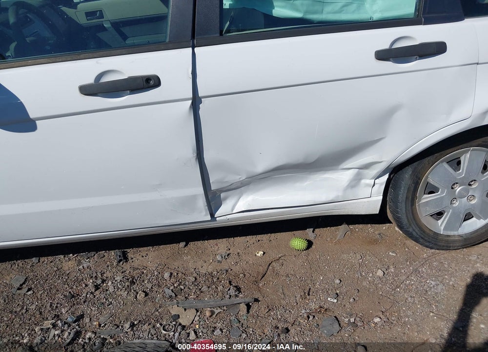 2008 FORD FOCUS S VIN: 1FAHP34N98W134025