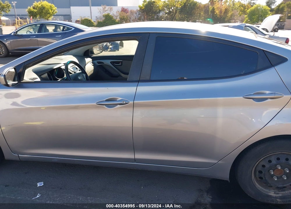 2016 HYUNDAI ELANTRA SE VIN: 5NPDH4AE9GH743085