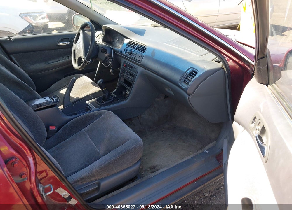 1996 HONDA ACCORD EX/EX-R VIN: 1HGCD5552TA022150