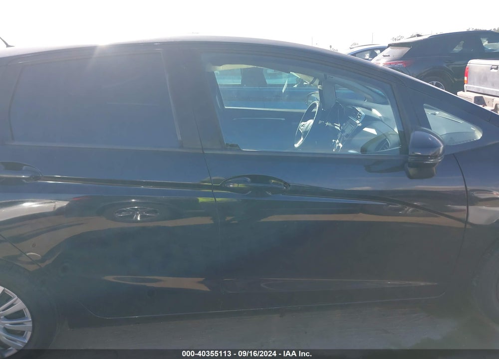 2015 HONDA FIT VIN: 3HGGK5H51FM715396