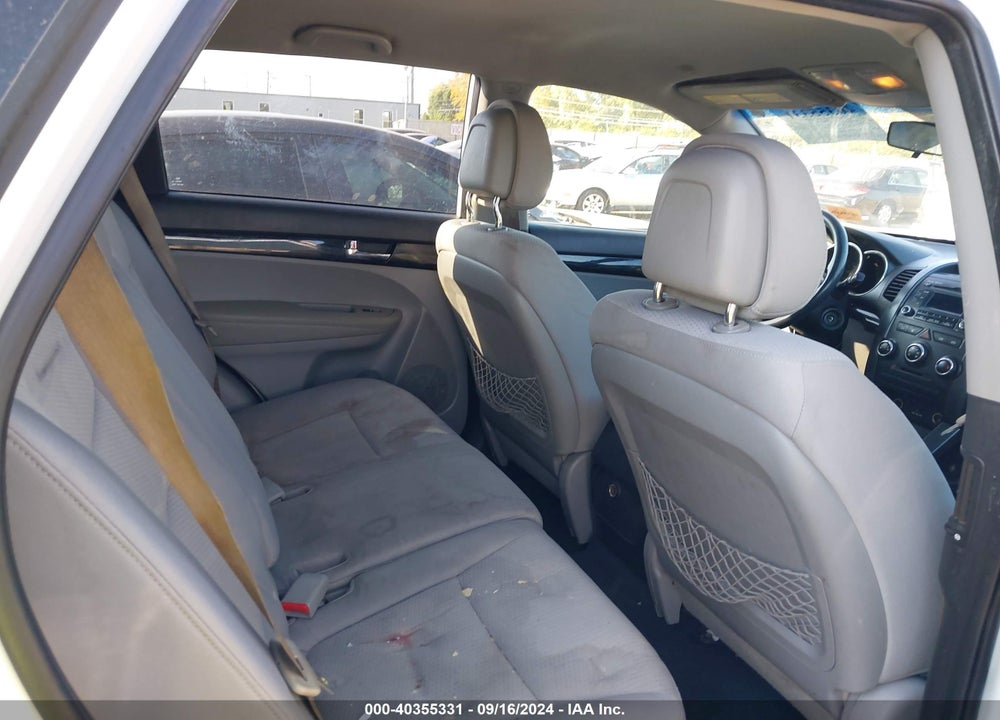 2011 KIA SORENTO LX VIN: 5XYKTCA11BG023969