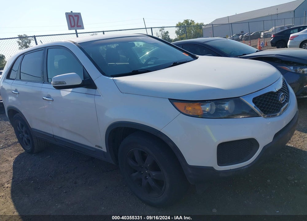 2011 KIA SORENTO LX VIN: 5XYKTCA11BG023969