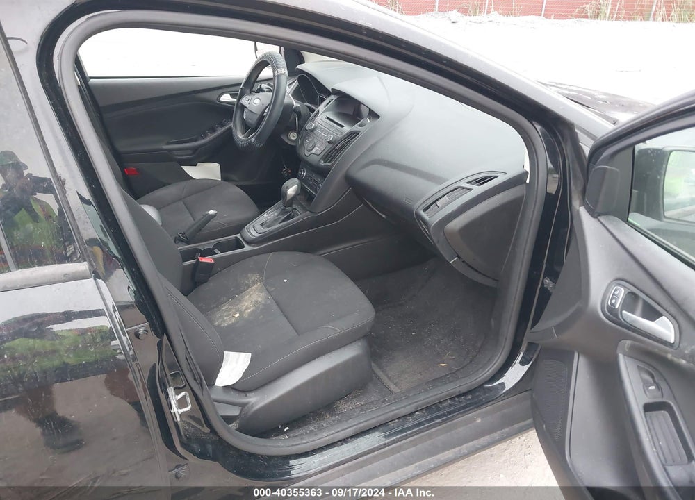 2017 FORD FOCUS SE VIN: 1FADP3F26HL202607