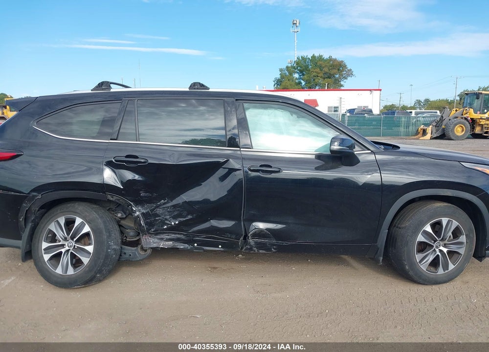 2021 TOYOTA HIGHLANDER XLE VIN: 5TDGZRBHXMS151362