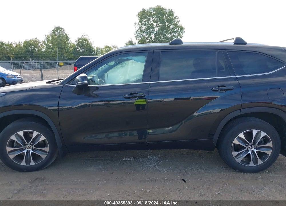 2021 TOYOTA HIGHLANDER XLE VIN: 5TDGZRBHXMS151362