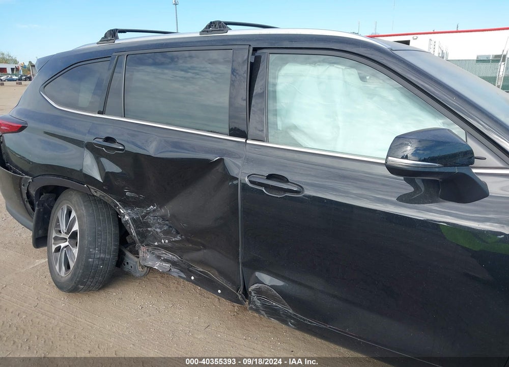 2021 TOYOTA HIGHLANDER XLE VIN: 5TDGZRBHXMS151362