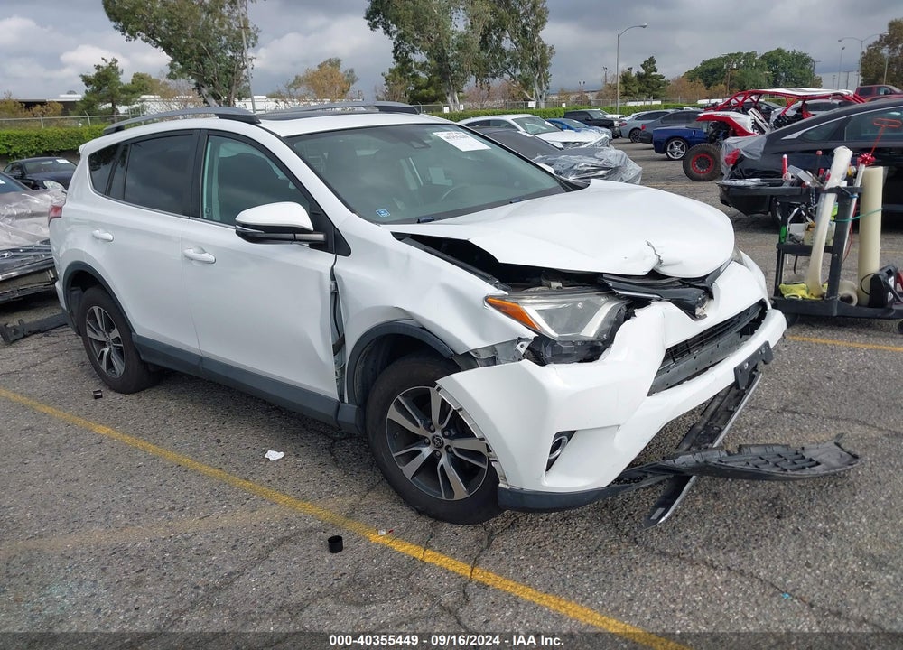 2018 TOYOTA RAV4 XLE VIN: 2T3RFREV5JW789404