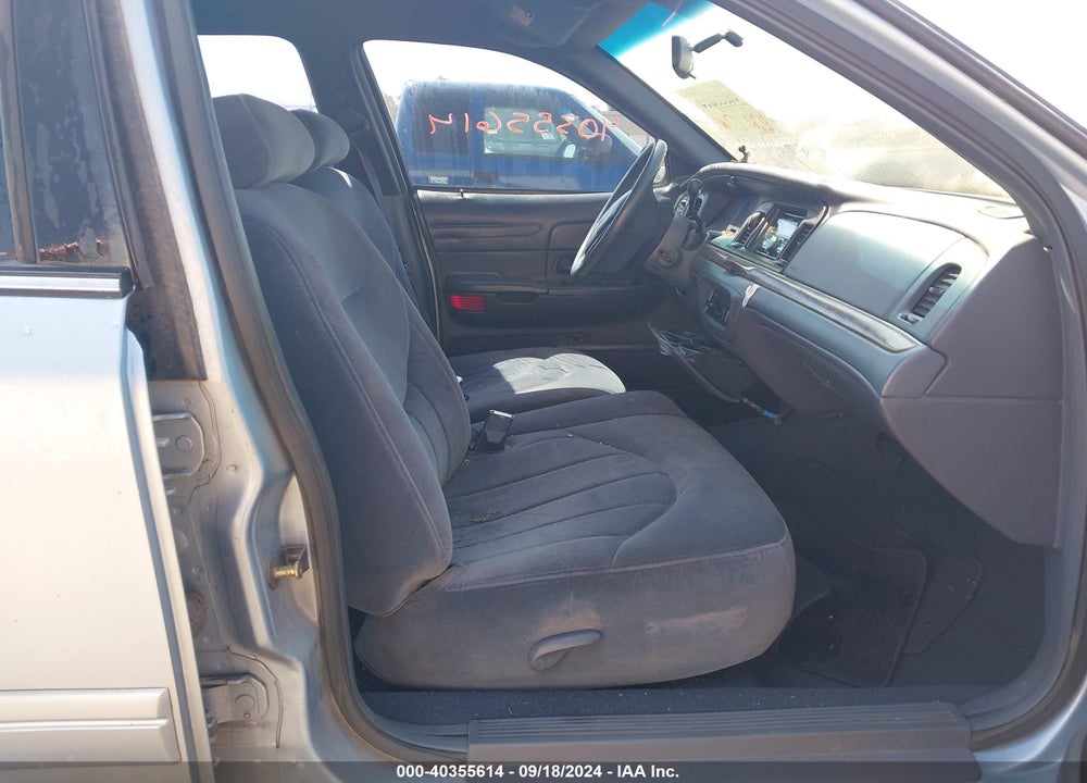 1999 FORD CROWN VICTORIA VIN: 2FAFP73W4XX173696