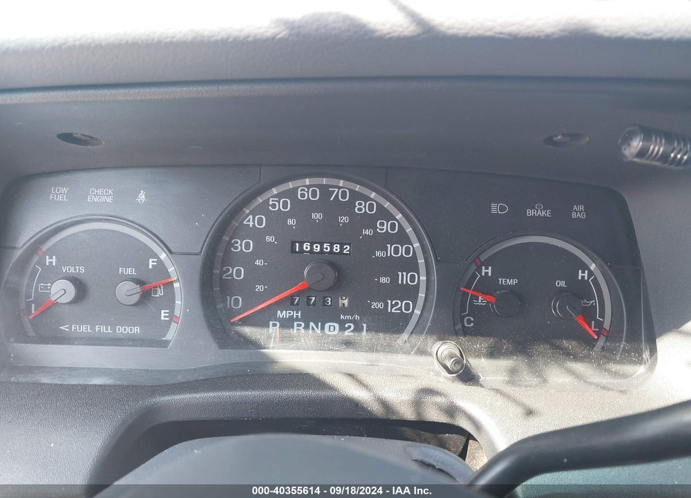 1999 FORD CROWN VICTORIA VIN: 2FAFP73W4XX173696