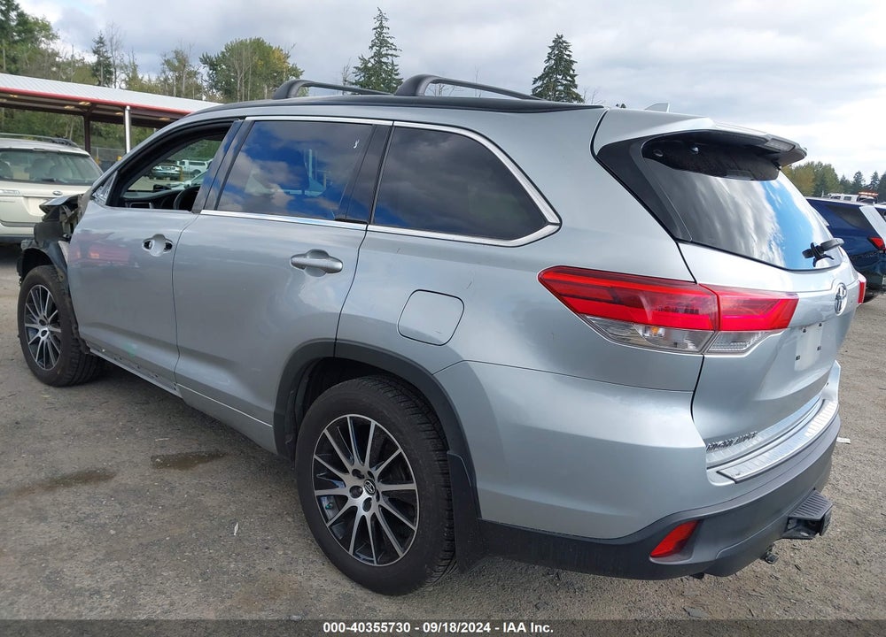2017 TOYOTA HIGHLANDER SE VIN: 5TDJZRFH4HS400681