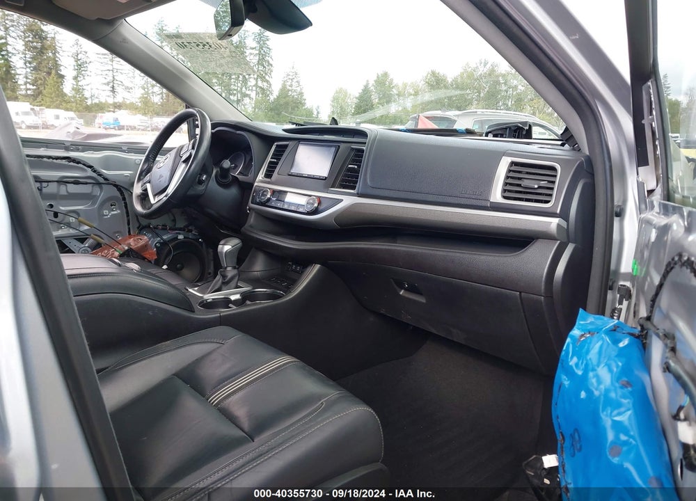 2017 TOYOTA HIGHLANDER SE VIN: 5TDJZRFH4HS400681