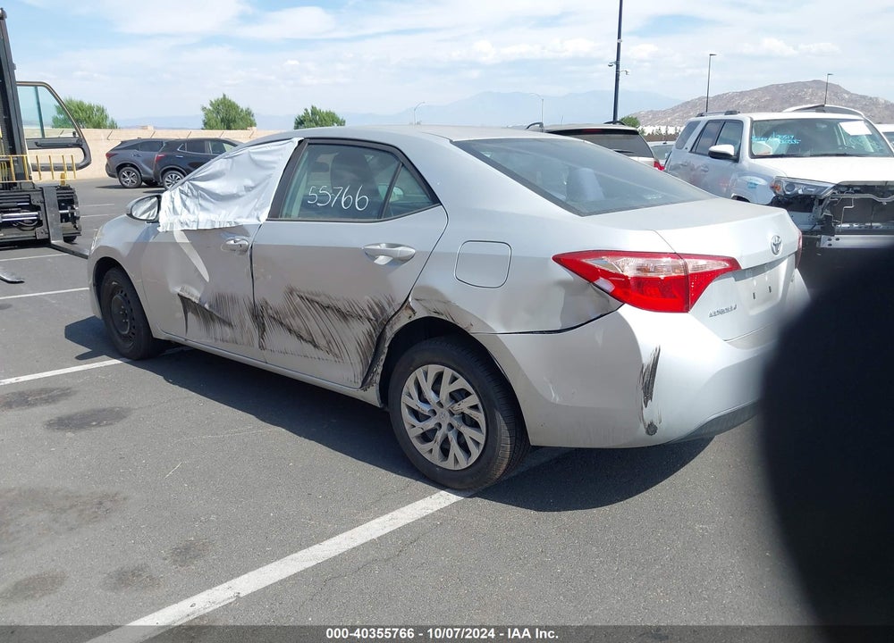 2018 TOYOTA COROLLA LE VIN: 5YFBURHE1JP829863