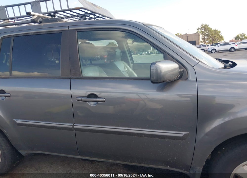 2011 HONDA PILOT EX-L VIN: 5FNYF4H74BB089215
