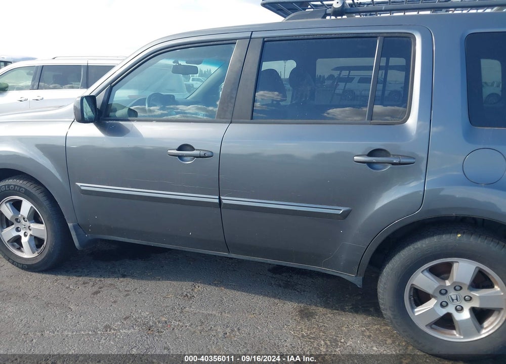 2011 HONDA PILOT EX-L VIN: 5FNYF4H74BB089215