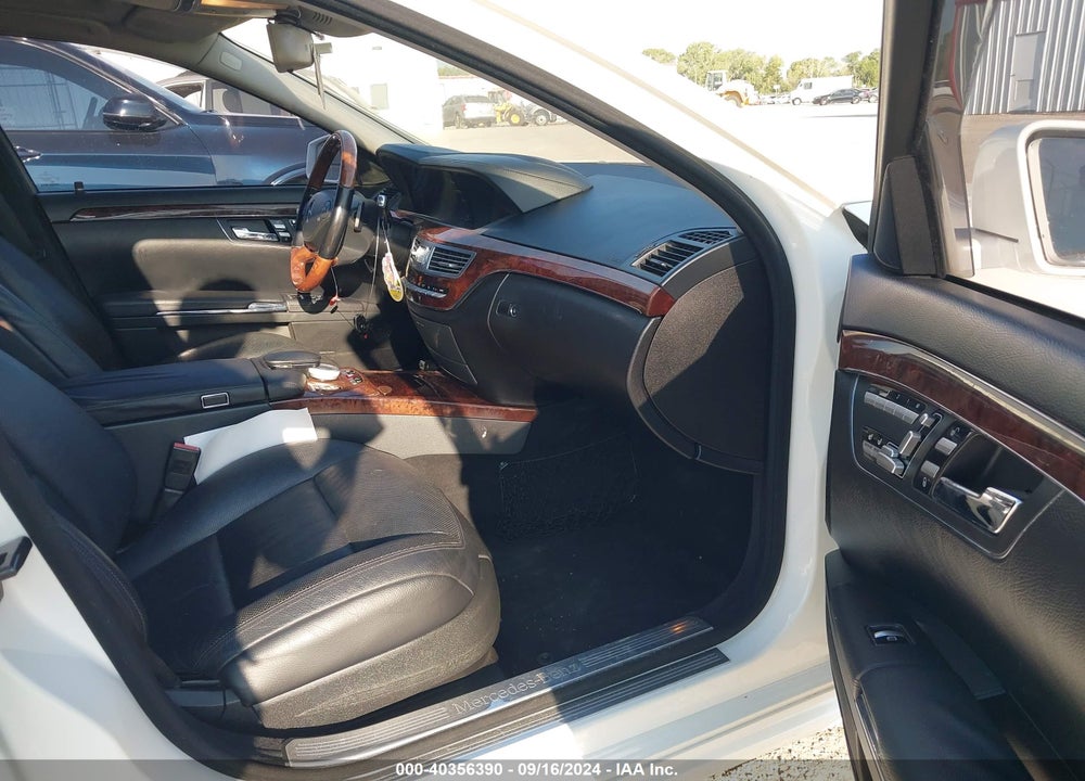 2011 MERCEDES-BENZ S 550 VIN: WDDNG7BB7BA404893