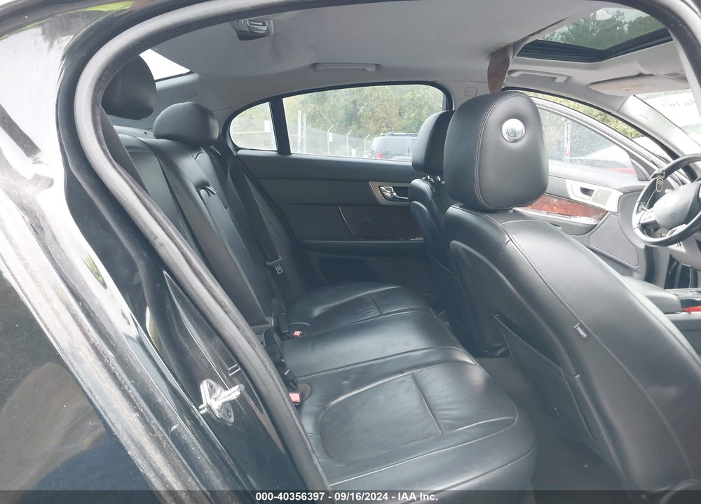 2010 JAGUAR XF PREMIUM VIN: SAJWA0GB7ALR76096
