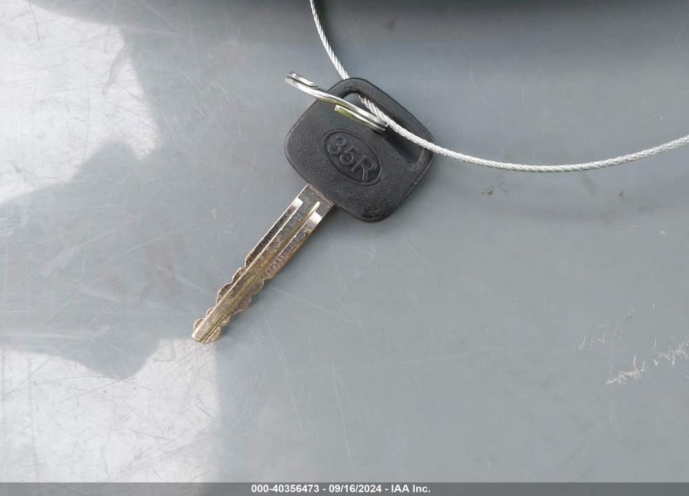 2004 TOYOTA CAMRY LE VIN: 4T1BE32K04U377643