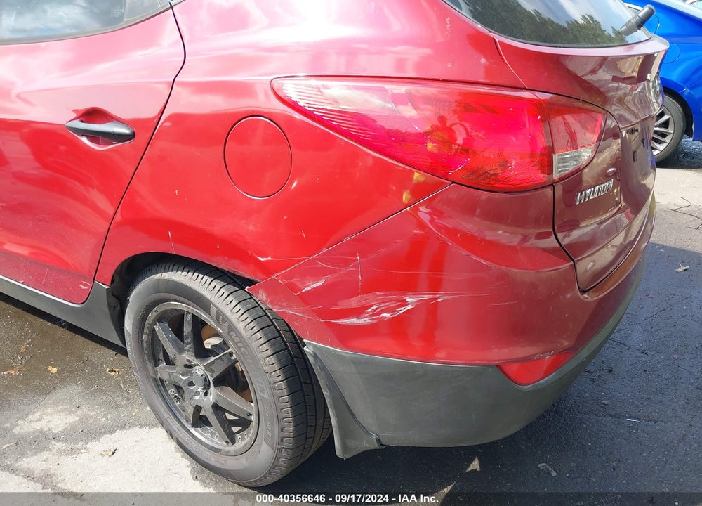 2010 HYUNDAI TUCSON GLS VIN: KM8JT3AC9AU076599